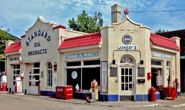 Lafayette - Jonesy's Standard Oil - Credit Lee Lewellen - header