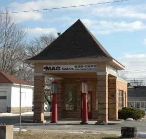 1930 Hy-Red Gasoline Station, Greentown.