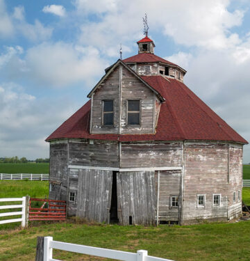 Rudicel-Montgomery Polygonal Barn, Shelby County